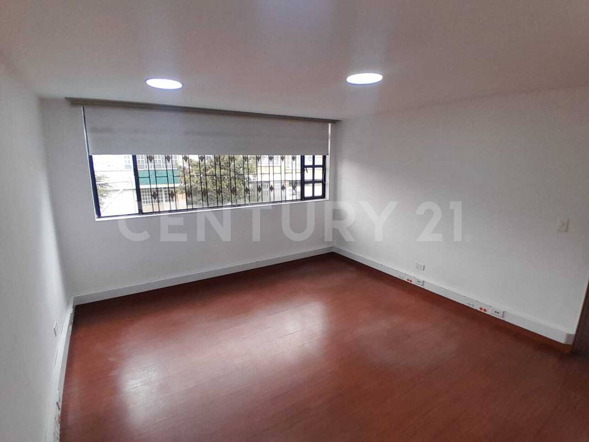 Casa en venta en Quinta Paredes, Bogotá · foto 6 de 24