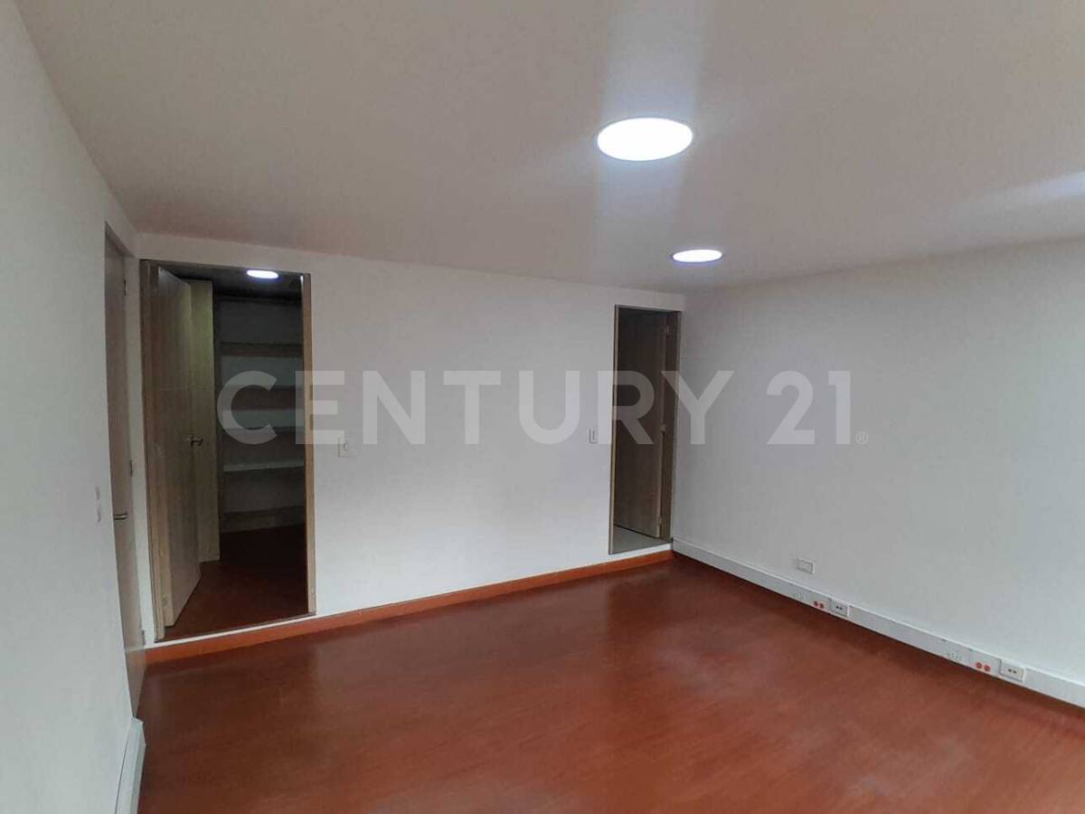 Casa en venta en Quinta Paredes, Bogotá · foto 7 de 24