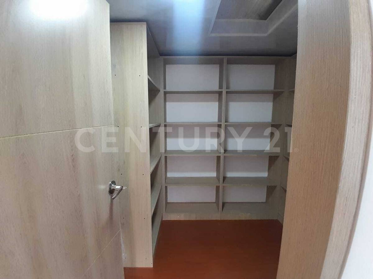Casa en venta en Quinta Paredes, Bogotá · foto 9 de 24