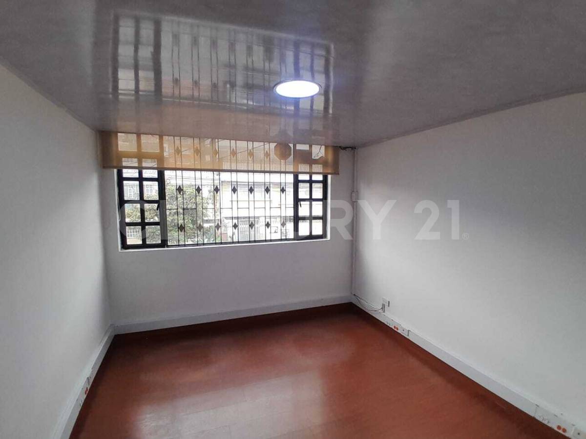 Casa en venta en Quinta Paredes, Bogotá · foto 10 de 24