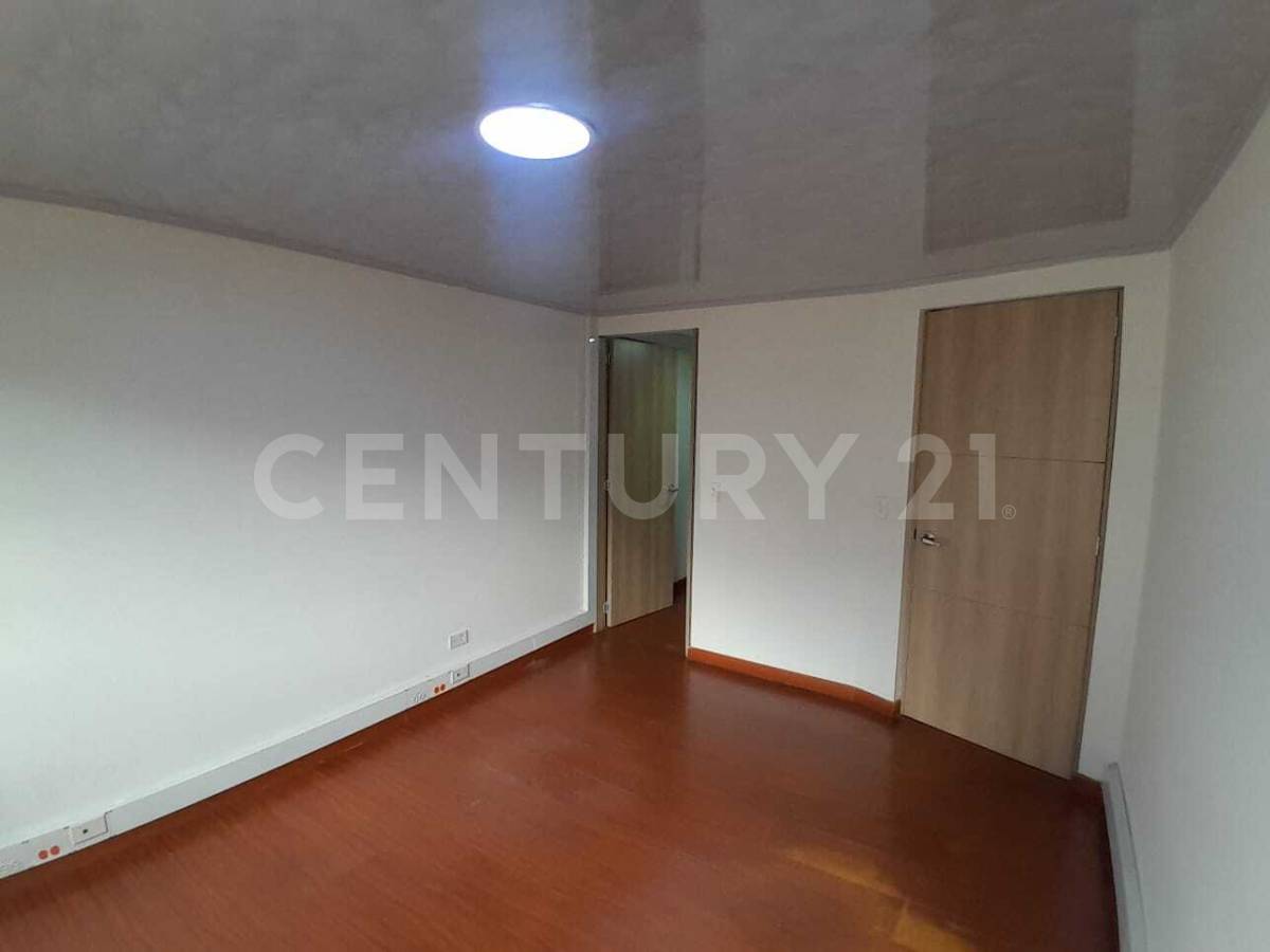 Casa en venta en Quinta Paredes, Bogotá · foto 11 de 24
