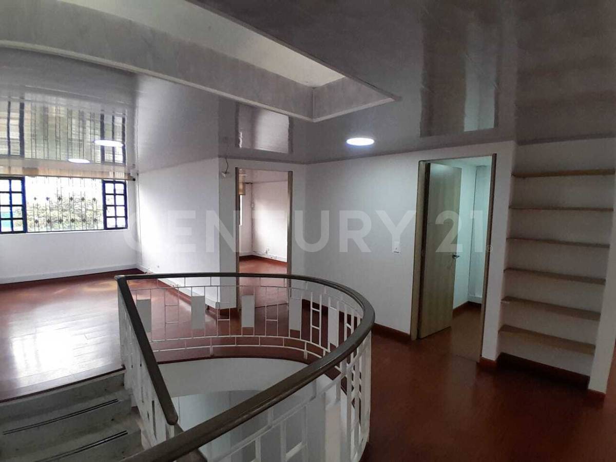 Casa en venta en Quinta Paredes, Bogotá · foto 12 de 24