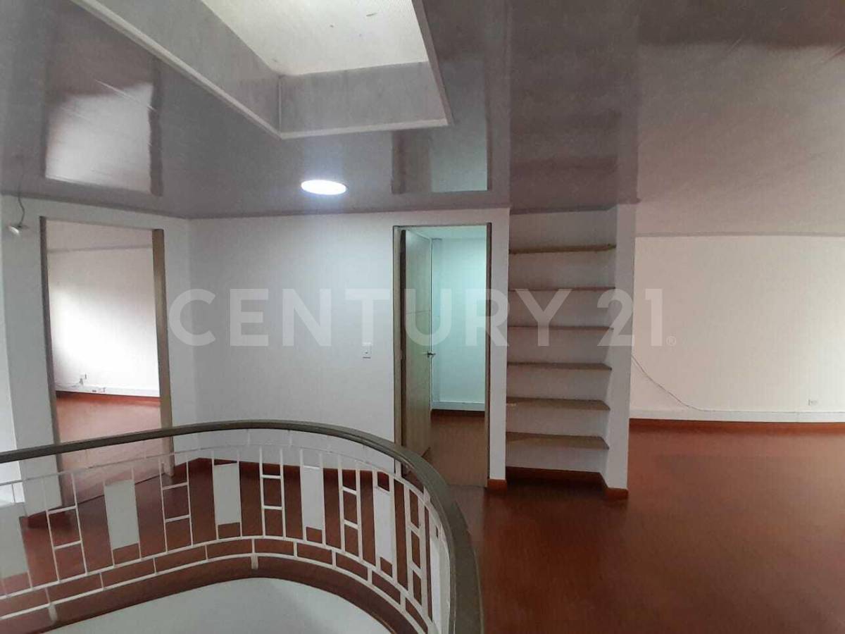 Casa en venta en Quinta Paredes, Bogotá · foto 13 de 24