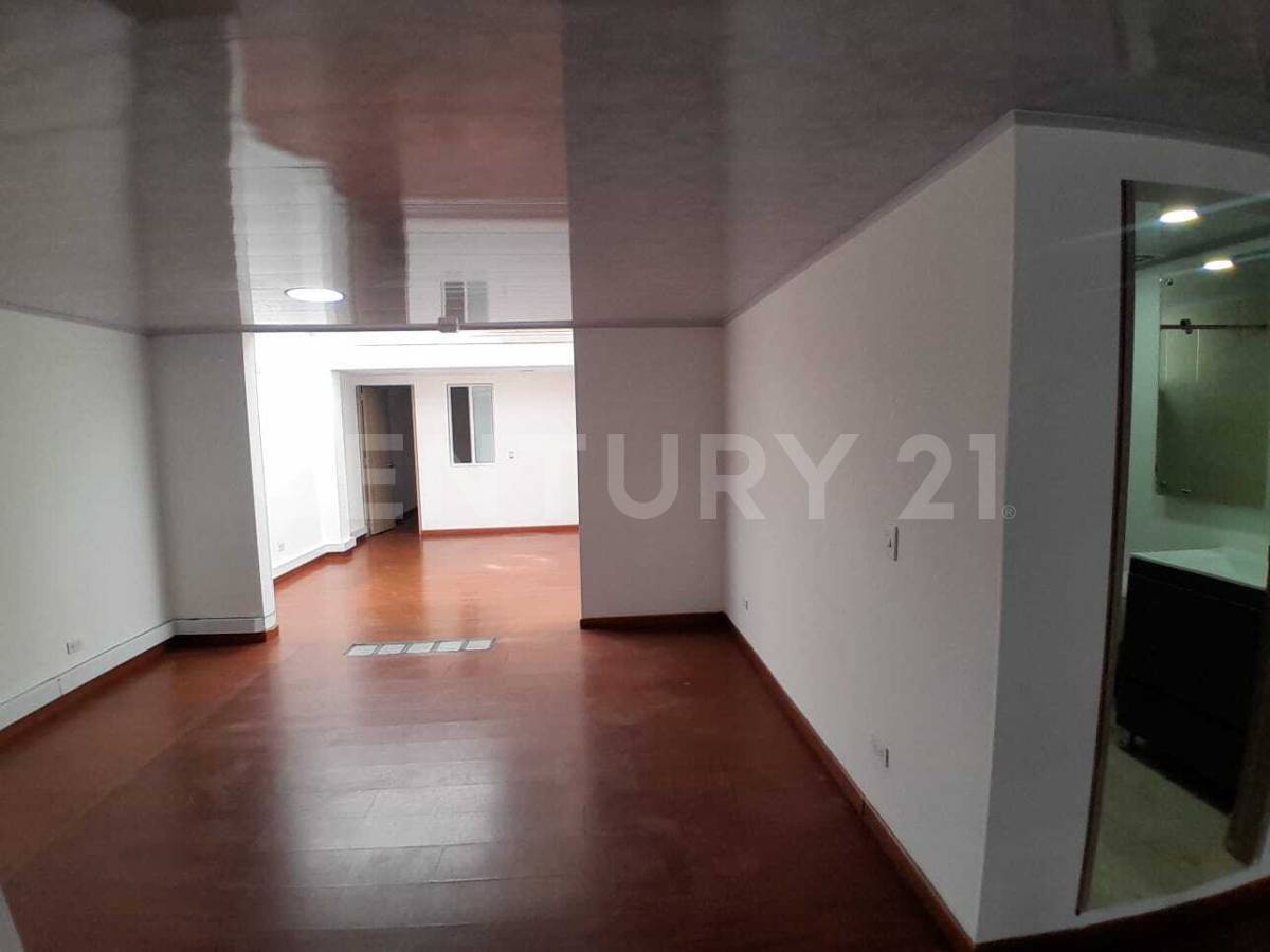 Casa en venta en Quinta Paredes, Bogotá · foto 14 de 24