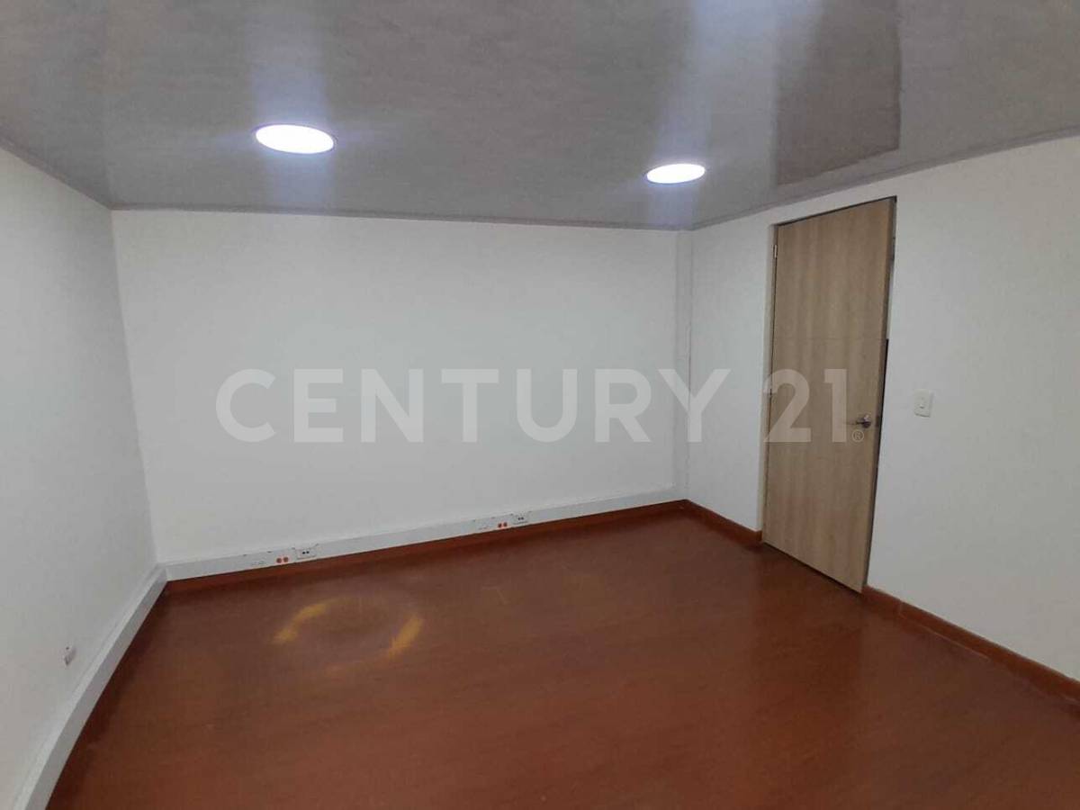 Casa en venta en Quinta Paredes, Bogotá · foto 15 de 24