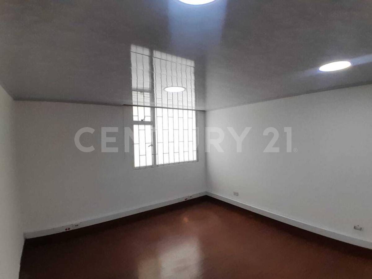 Casa en venta en Quinta Paredes, Bogotá · foto 16 de 24