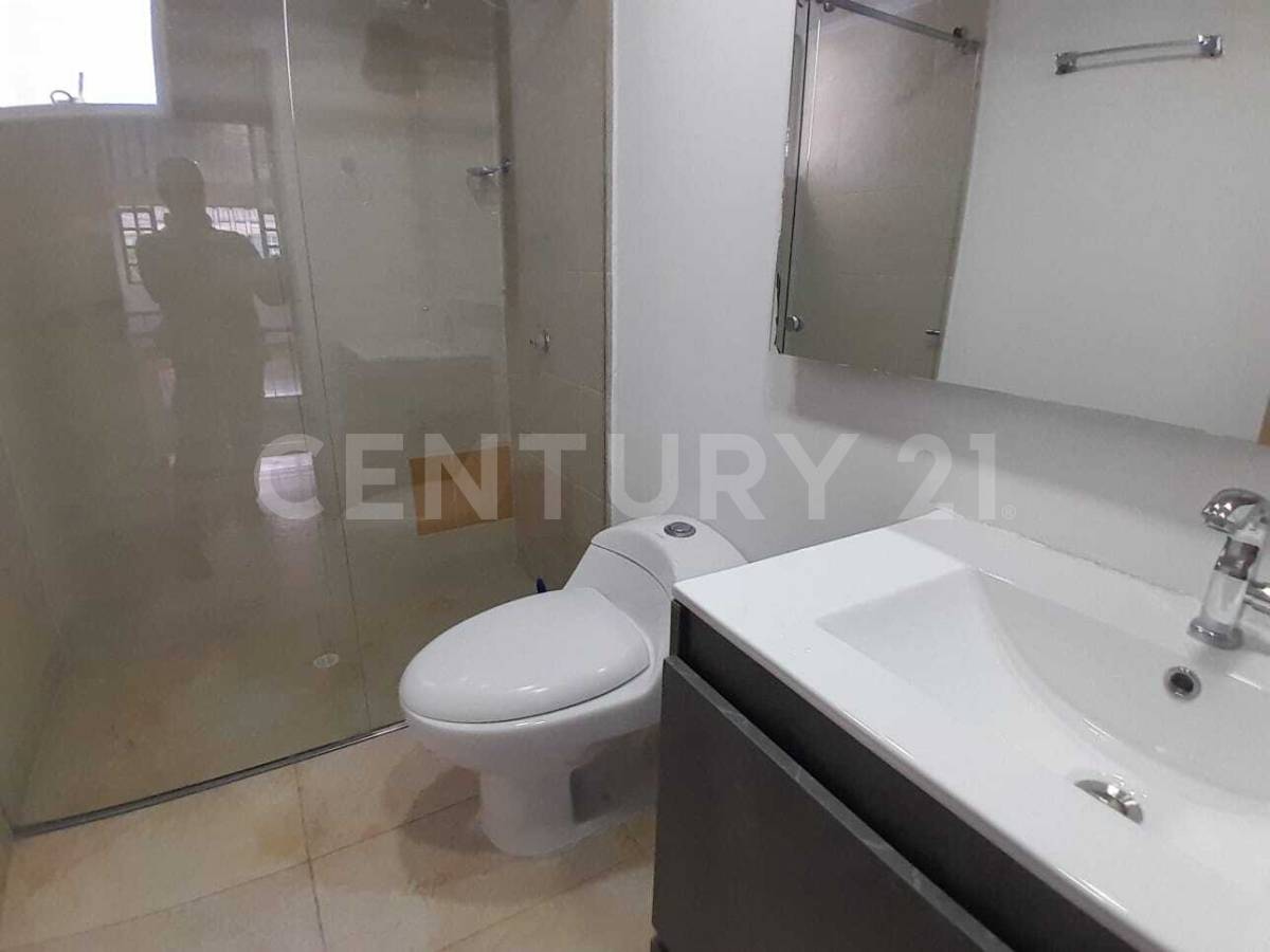 Casa en venta en Quinta Paredes, Bogotá · foto 17 de 24