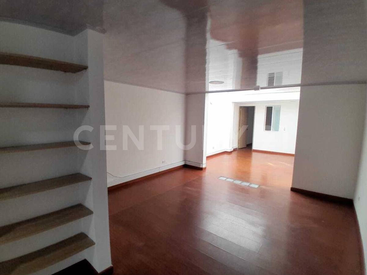 Casa en venta en Quinta Paredes, Bogotá · foto 18 de 24