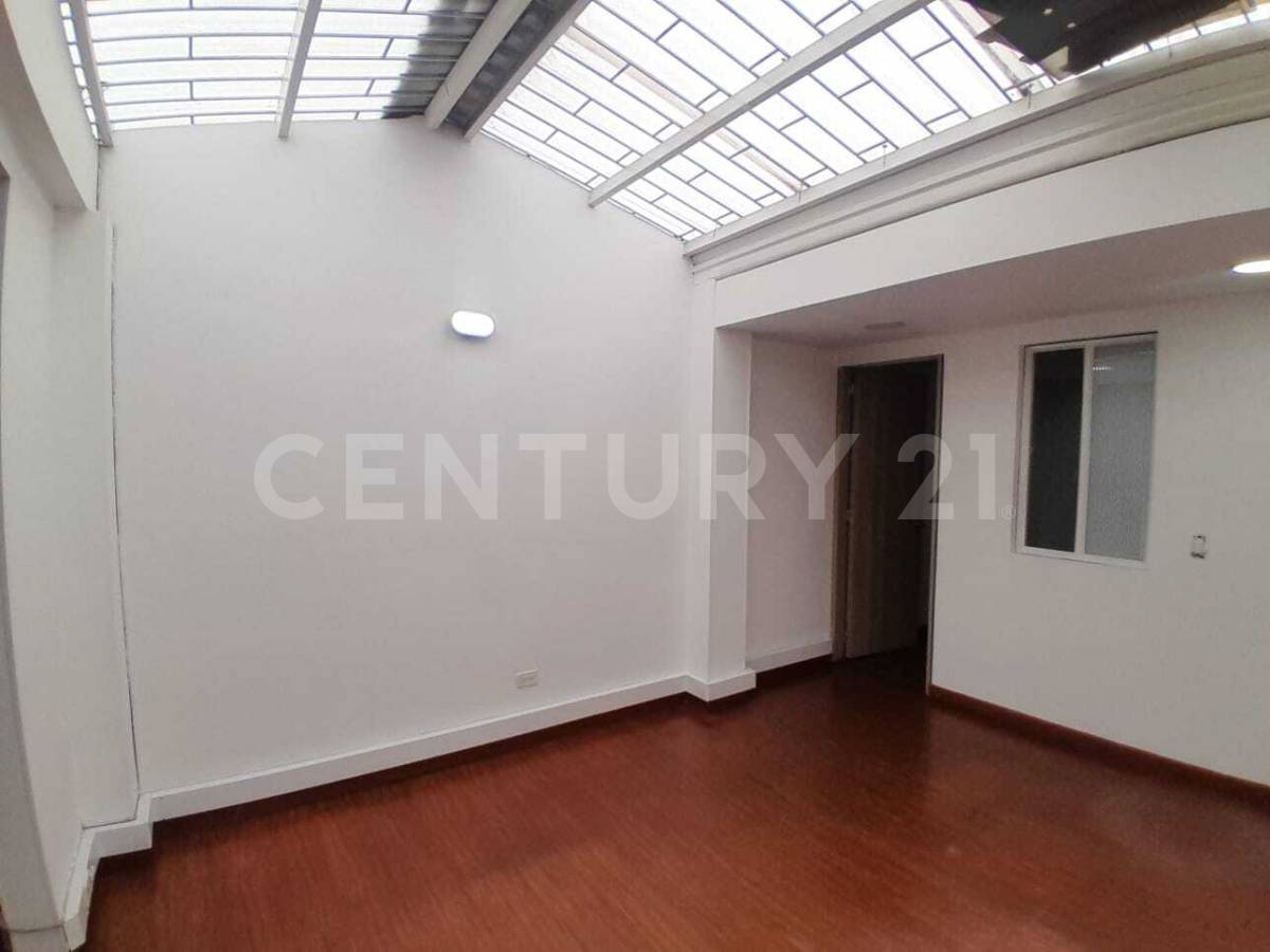 Casa en venta en Quinta Paredes, Bogotá · foto 19 de 24