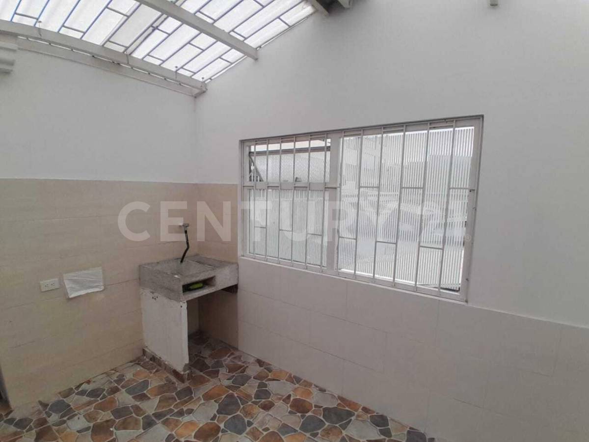 Casa en venta en Quinta Paredes, Bogotá · foto 21 de 24