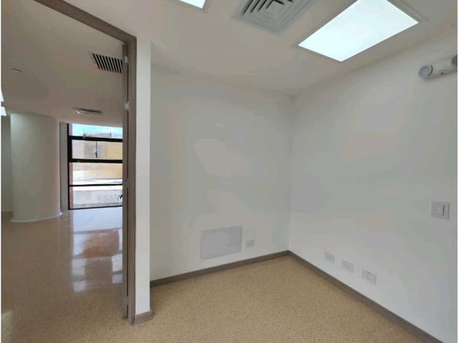 Consultorio en venta en El Poblado, Medellín, 33 m² · foto 7 de 11