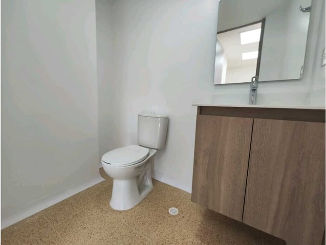 Consultorio en venta en El Poblado, Medellín, 33 m² · foto 10 de 11