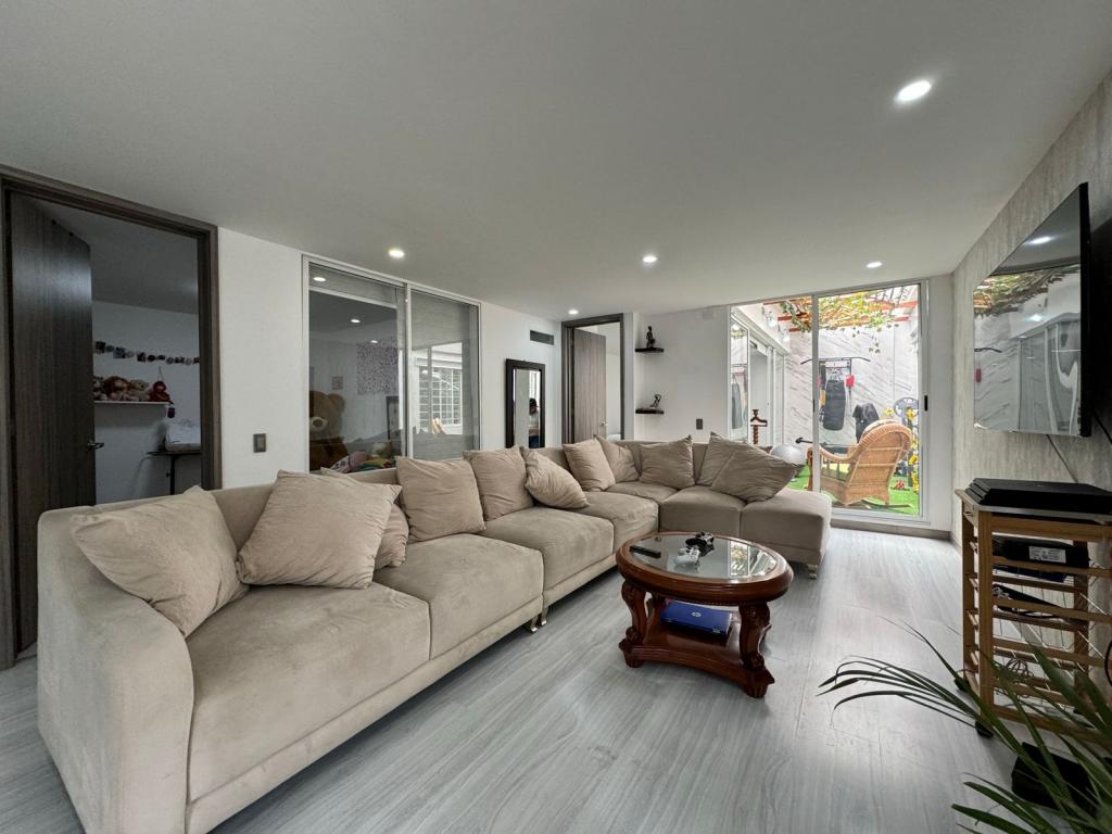 Apartamento en venta en Cedritos, Bogotá · foto 2 de 14