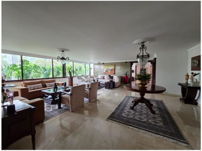 Apartamento de 2 alcobas en venta en El Poblado, Medellín, 210 m² · foto 7 de 24