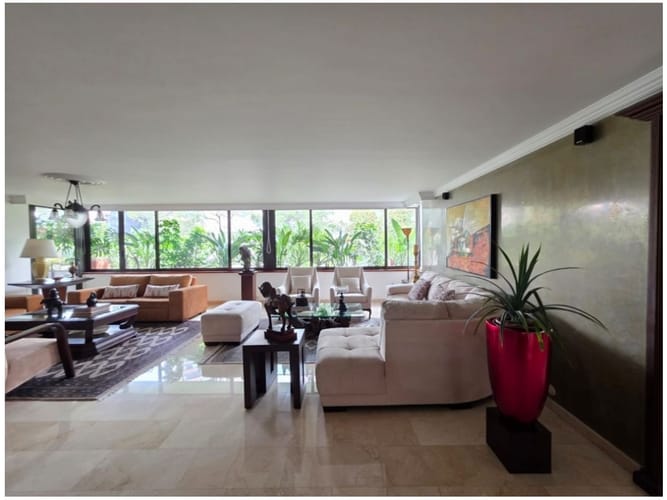 Apartamento de 2 alcobas en venta en El Poblado, Medellín, 210 m² · foto 9 de 24