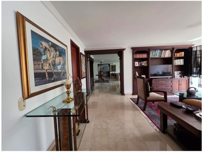 Apartamento de 2 alcobas en venta en El Poblado, Medellín, 210 m² · foto 11 de 24