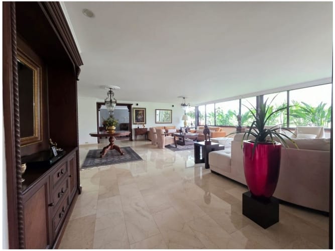 Apartamento de 2 alcobas en venta en El Poblado, Medellín, 210 m² · foto 12 de 24