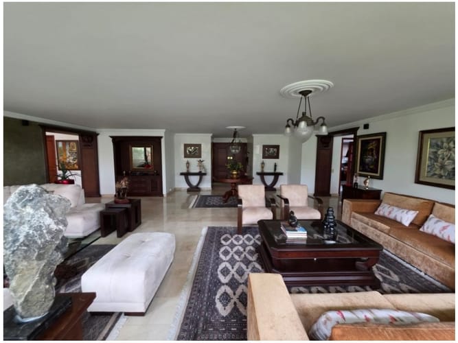Apartamento de 2 alcobas en venta en El Poblado, Medellín, 210 m² · foto 13 de 24