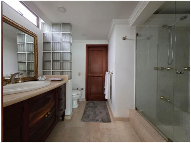 Apartamento de 2 alcobas en venta en El Poblado, Medellín, 210 m² · foto 19 de 24