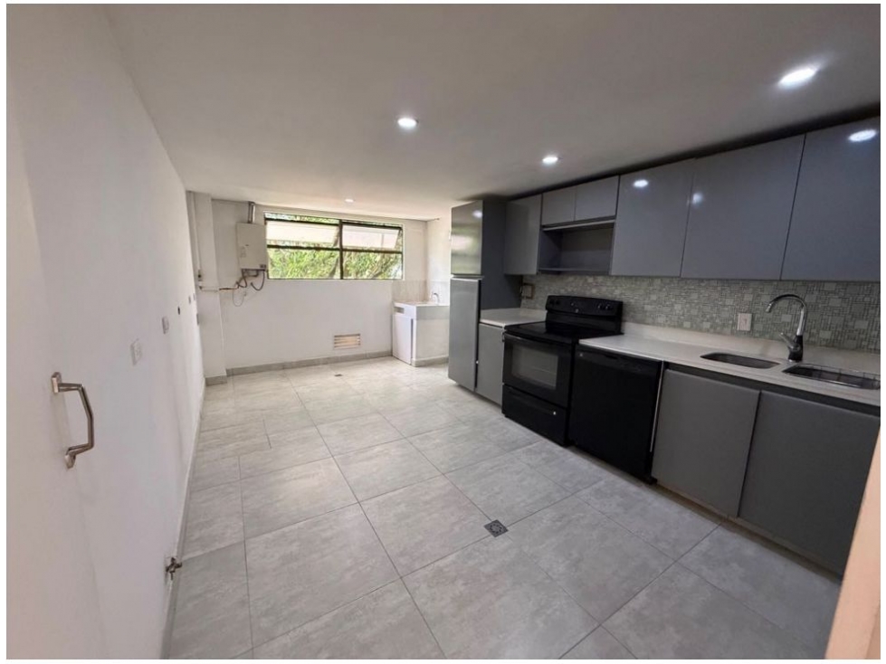 Apartamento en venta en El Poblado, Medellín · foto 3 de 24