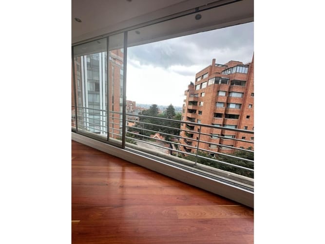 Apartamento de 3 alcobas en venta en Los Rosales, Bogotá, 190 m² · foto 3 de 24