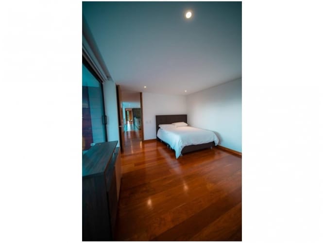Casa de 4 alcobas en venta en El Poblado, Medellín, 700 m² · foto 16 de 24