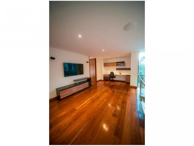 Casa de 4 alcobas en venta en El Poblado, Medellín, 700 m² · foto 20 de 24