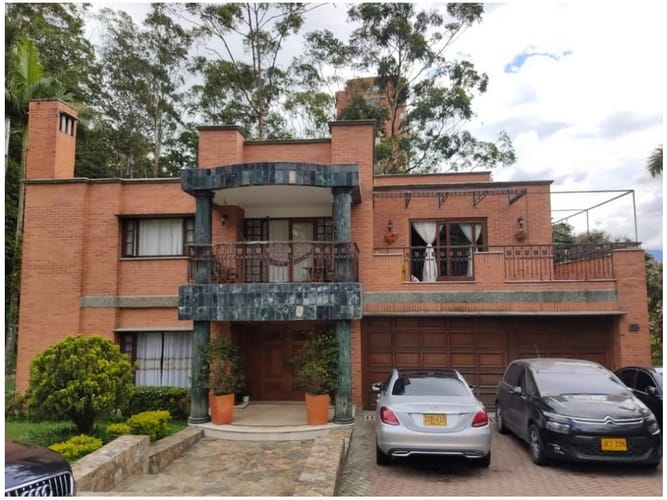 Casa de 7 alcobas en venta en El Tesoro, Medellín, 547 m² · foto 3 de 24