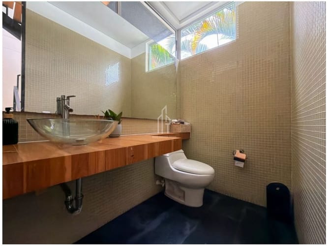 Casa de 4 alcobas en venta en Montessori, Envigado, 345 m² · foto 2 de 24
