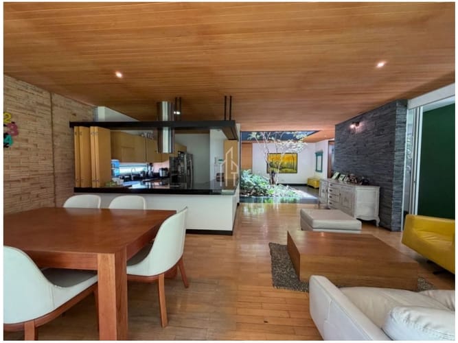 Casa de 4 alcobas en venta en Montessori, Envigado, 345 m² · foto 3 de 24