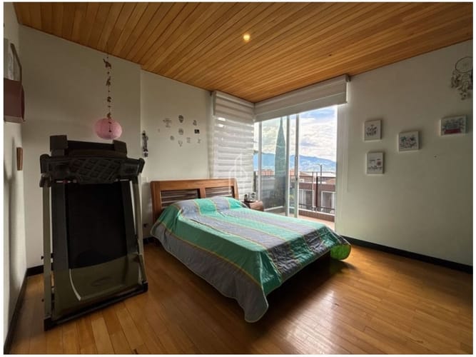 Casa de 4 alcobas en venta en Montessori, Envigado, 345 m² · foto 13 de 24