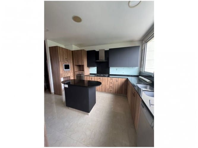 Apartamento de 3 alcobas en venta en El Poblado, Medellín, 272 m² · foto 2 de 24