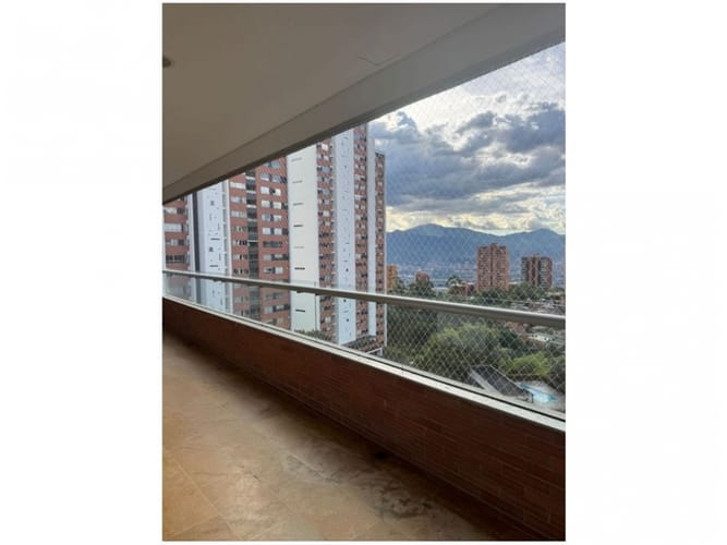 Apartamento de 3 alcobas en venta en El Poblado, Medellín, 272 m² · foto 23 de 24