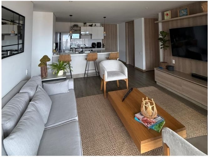 Apartamento de 2 alcobas en venta en Los Naranjos, Medellín, 87 m² · foto 3 de 11