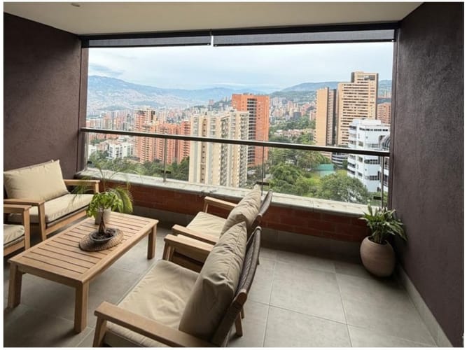 Apartamento de 2 alcobas en venta en Los Naranjos, Medellín, 87 m² · foto 5 de 11