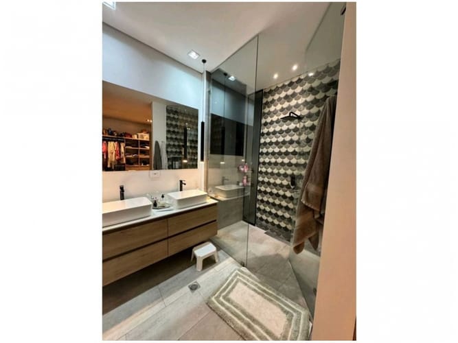 Apartamento de 4 alcobas en venta en El Poblado, Medellín, 250 m² · foto 4 de 18