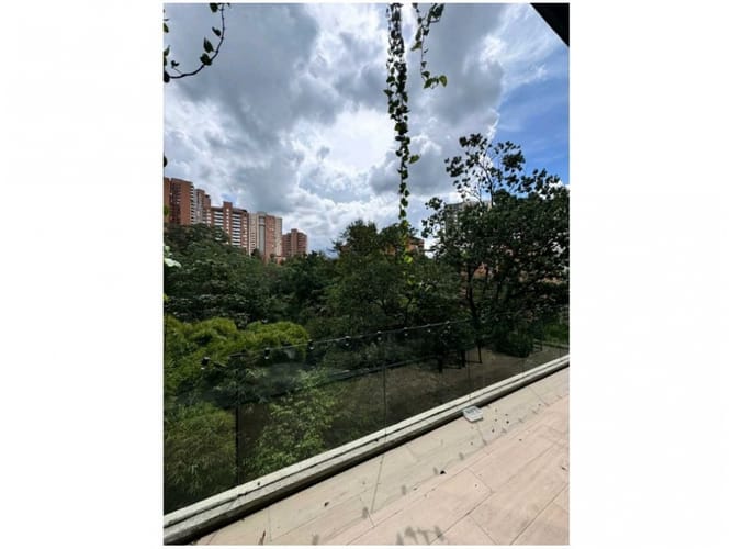 Apartamento de 4 alcobas en venta en El Poblado, Medellín, 250 m² · foto 17 de 18