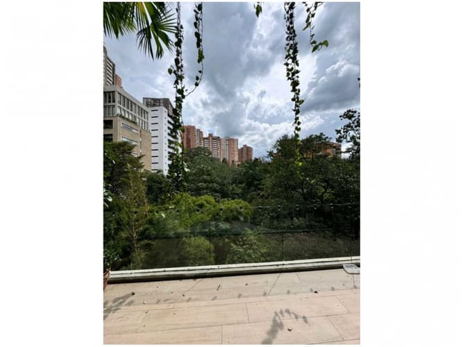 Apartamento de 4 alcobas en venta en El Poblado, Medellín, 250 m² · foto 18 de 18