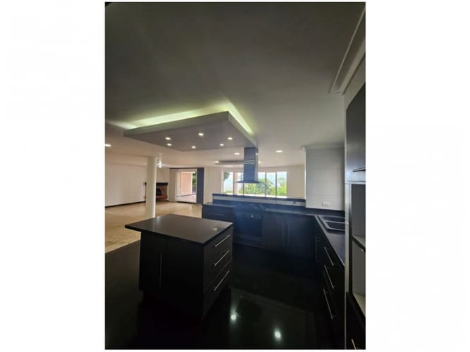 Casa de 5 alcobas en venta en Altos Del Poblado, Medellín, 420 m² · foto 2 de 24
