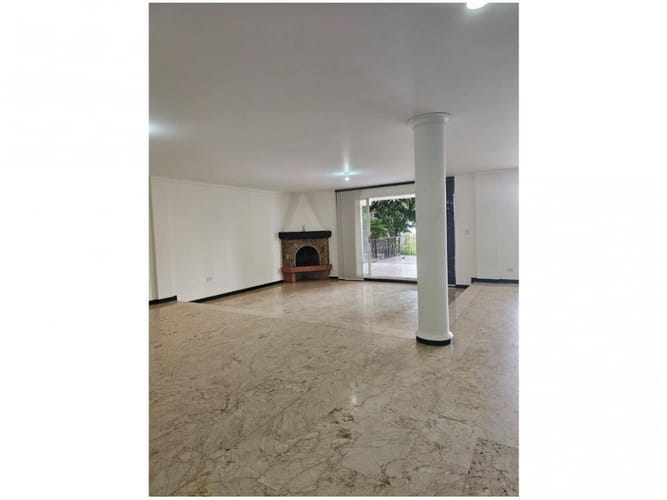 Casa de 5 alcobas en venta en Altos Del Poblado, Medellín, 420 m² · foto 6 de 24