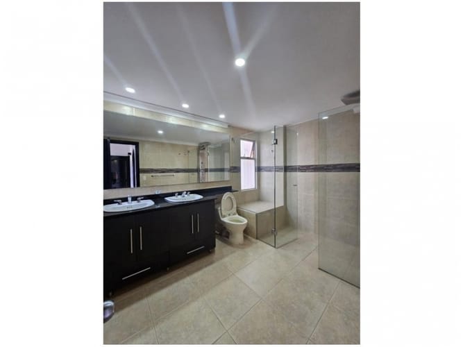 Casa de 5 alcobas en venta en Altos Del Poblado, Medellín, 420 m² · foto 22 de 24
