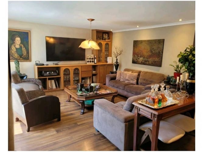 Casa de 3 alcobas en venta en Loma Del Escobero, Envigado, 220 m² · foto 2 de 9