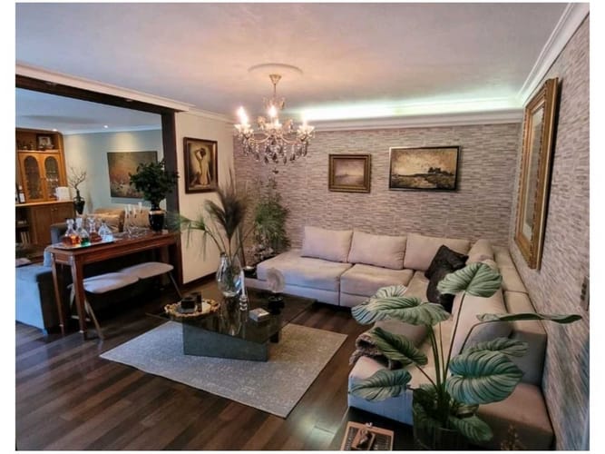 Casa de 3 alcobas en venta en Loma Del Escobero, Envigado, 220 m² · foto 3 de 9