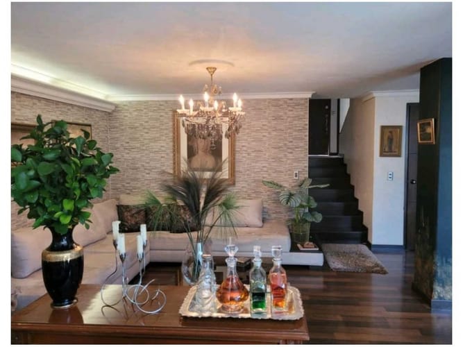 Casa de 3 alcobas en venta en Loma Del Escobero, Envigado, 220 m² · foto 4 de 9
