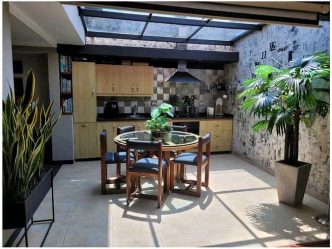 Casa de 3 alcobas en venta en Loma Del Escobero, Envigado, 220 m² · foto 5 de 9