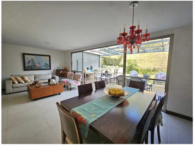 Casa de 3 alcobas en venta en Loma Del Chocho, Medellín, 240 m² · foto 2 de 17