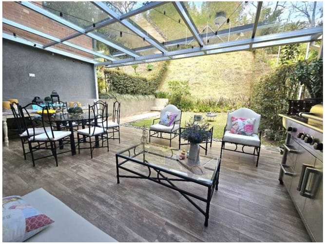 Casa de 3 alcobas en venta en Loma Del Chocho, Medellín, 240 m² · foto 3 de 17