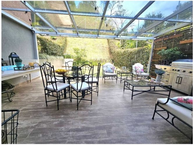 Casa de 3 alcobas en venta en Loma Del Chocho, Medellín, 240 m² · foto 4 de 17