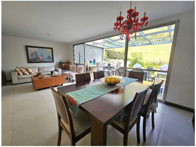 Casa de 3 alcobas en venta en Loma Del Chocho, Medellín, 240 m² · foto 5 de 17