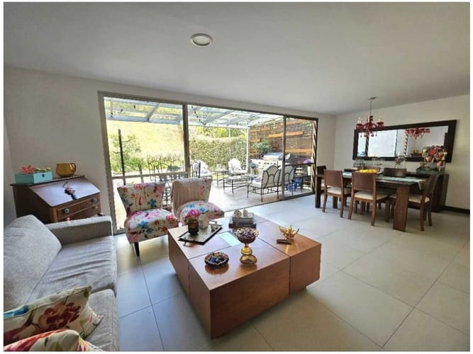 Casa de 3 alcobas en venta en Loma Del Chocho, Medellín, 240 m² · foto 7 de 17